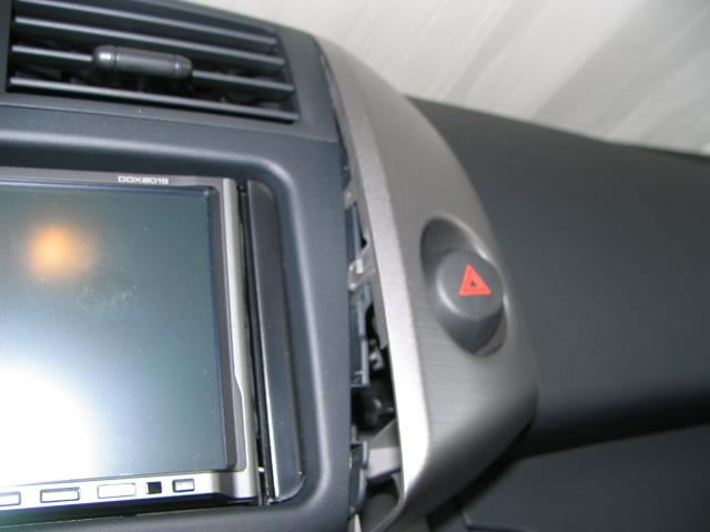 How to remove the 2007 Toyota RAV4 factory car radio
