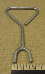 Hand Tool 7in x 4in x 1 1/4in x 1/4in Metal -- Used