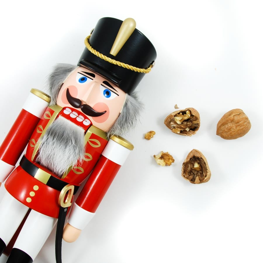 christmas nutcracker that cracks nuts