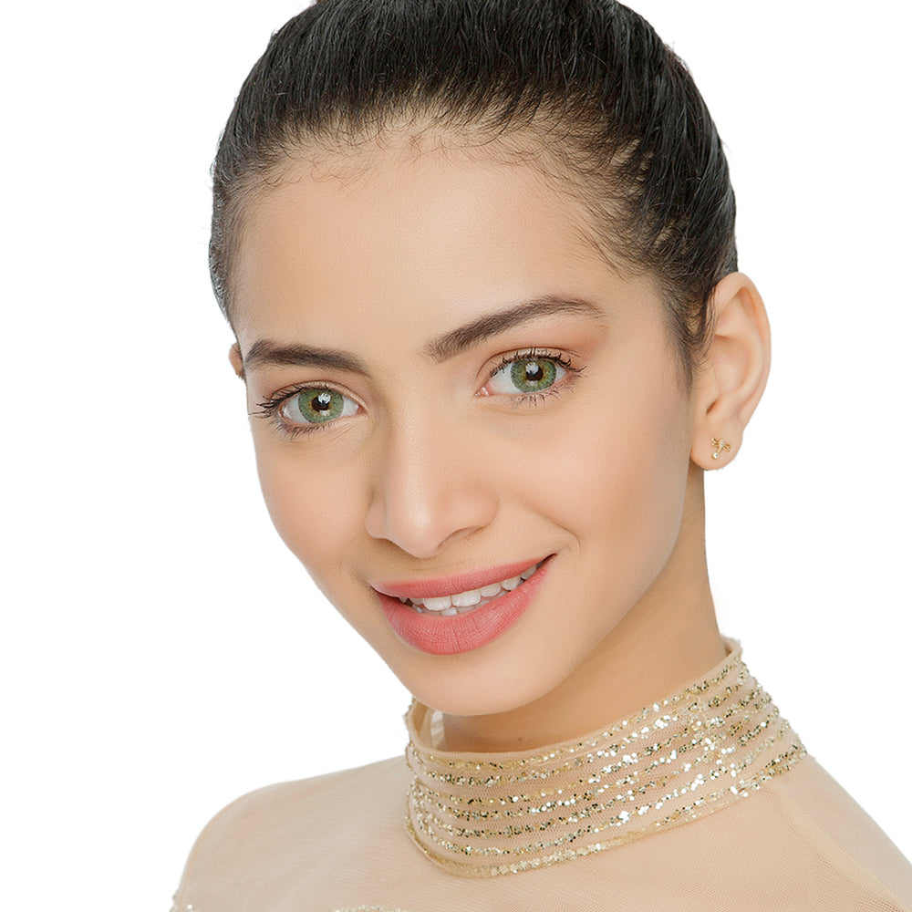 Natural Ambar Yellow Color Contacts Model Natural Looking Picture