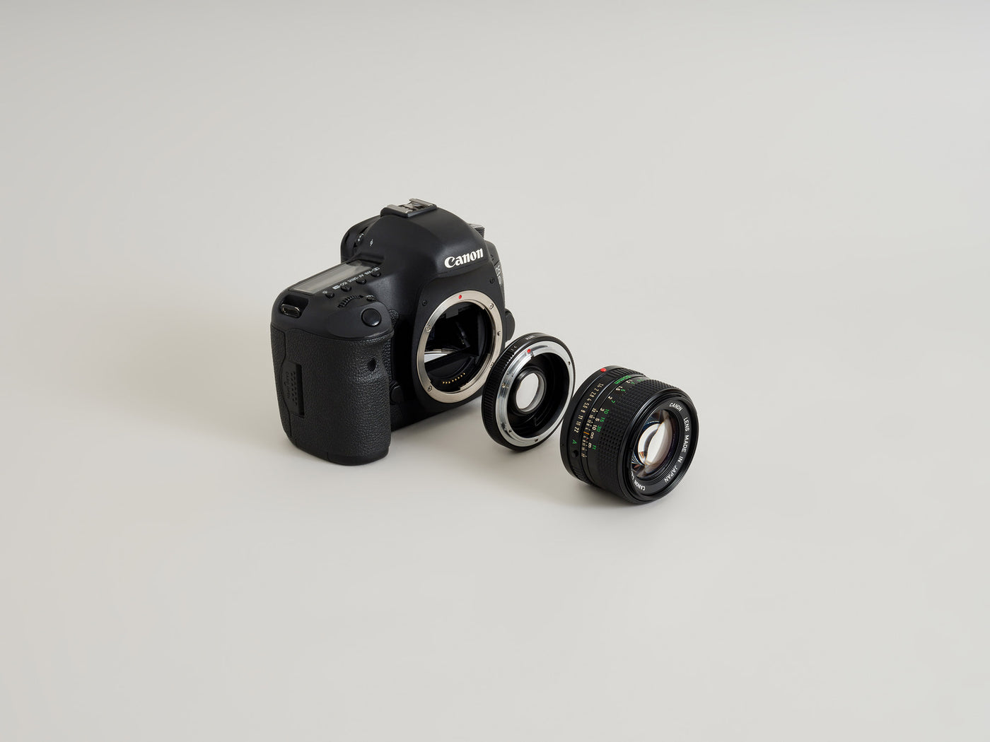 Canon FD Lens Mount to Canon (EF/EF-S) Camera Mount (with Optical Glass)