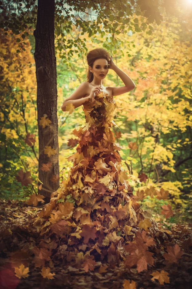 Convierte vestido primaveral en outfit de otoño