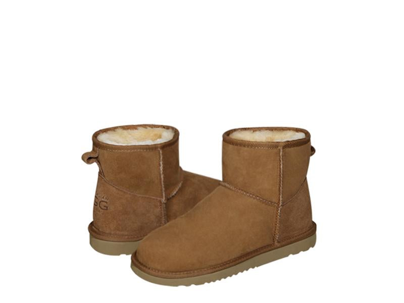 UGG | CLASSIC MINI ugg boots. Made in 