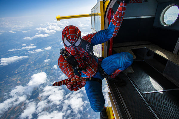 Spiderman en chute libre