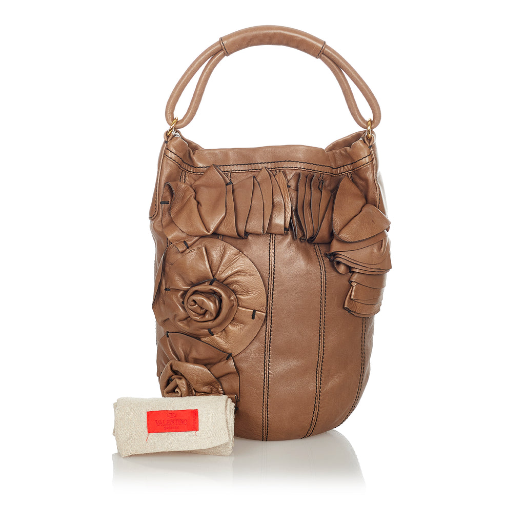 op gang brengen Onze onderneming Onderstrepen Valentino Floral Leather Bucket Bag | The Vintage Bag Collection