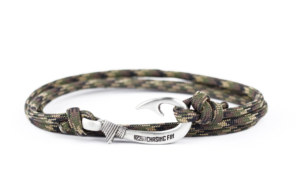 Chasing Fin Adjustable Bracelet 550 Military Paracord with Fish Hook Pendant 