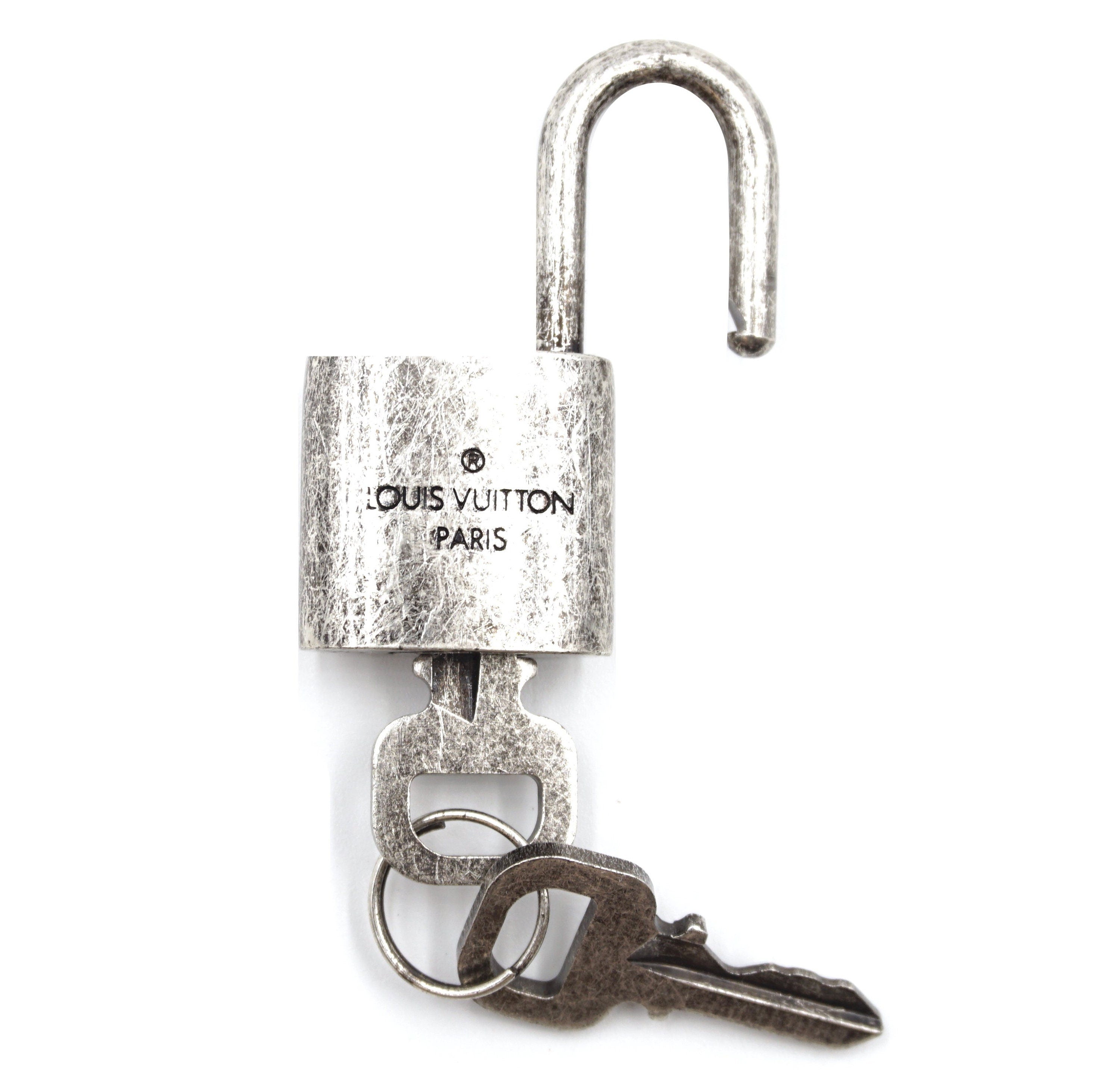 Louis Vuitton Silver Padlock and Key Set Lock Cadena 12LV1104 For