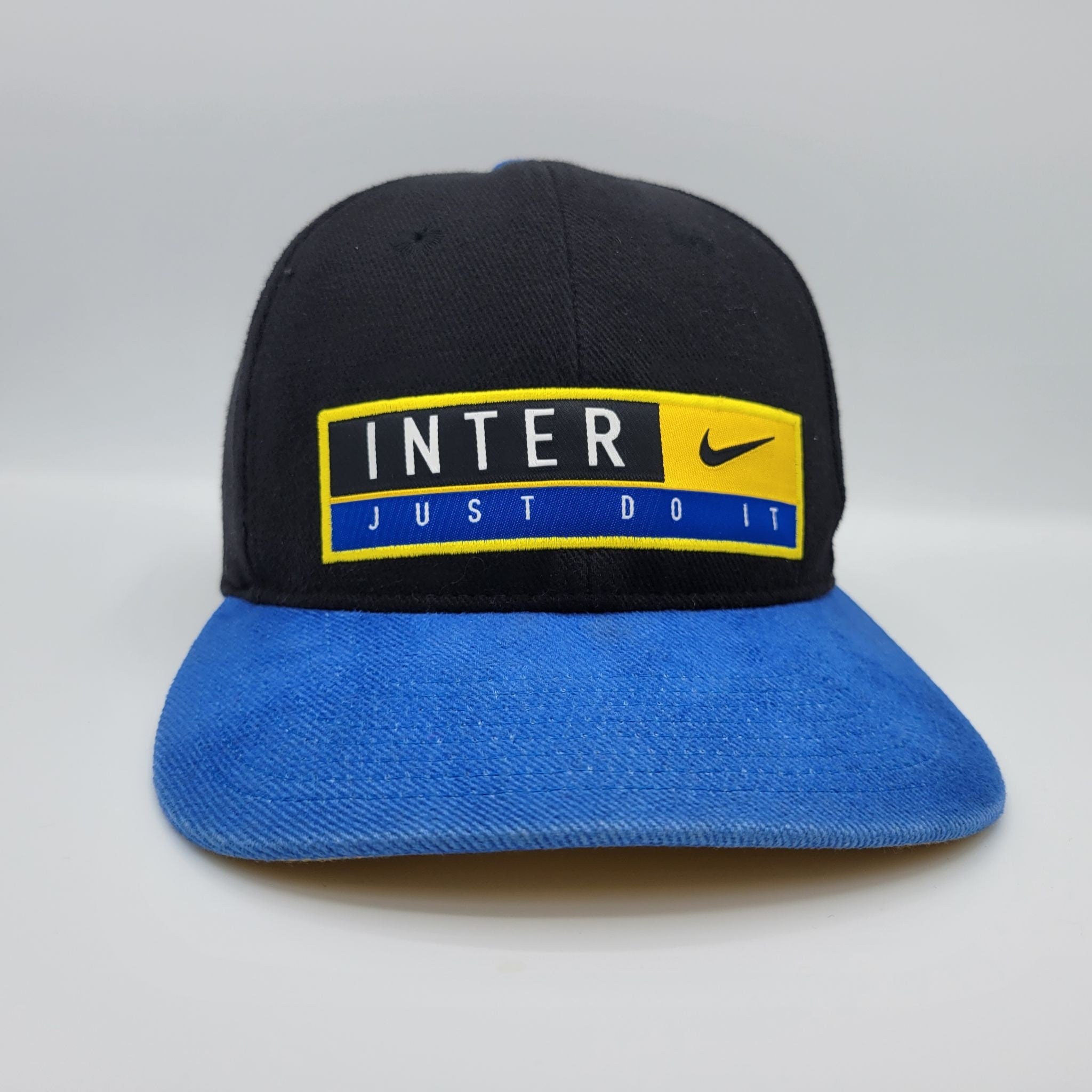 Welke zuigen molecuul Inter Milan Vintage 90s Nike Strapback Soccer Hat Black and Blue Baseb |  Shop THRILLING