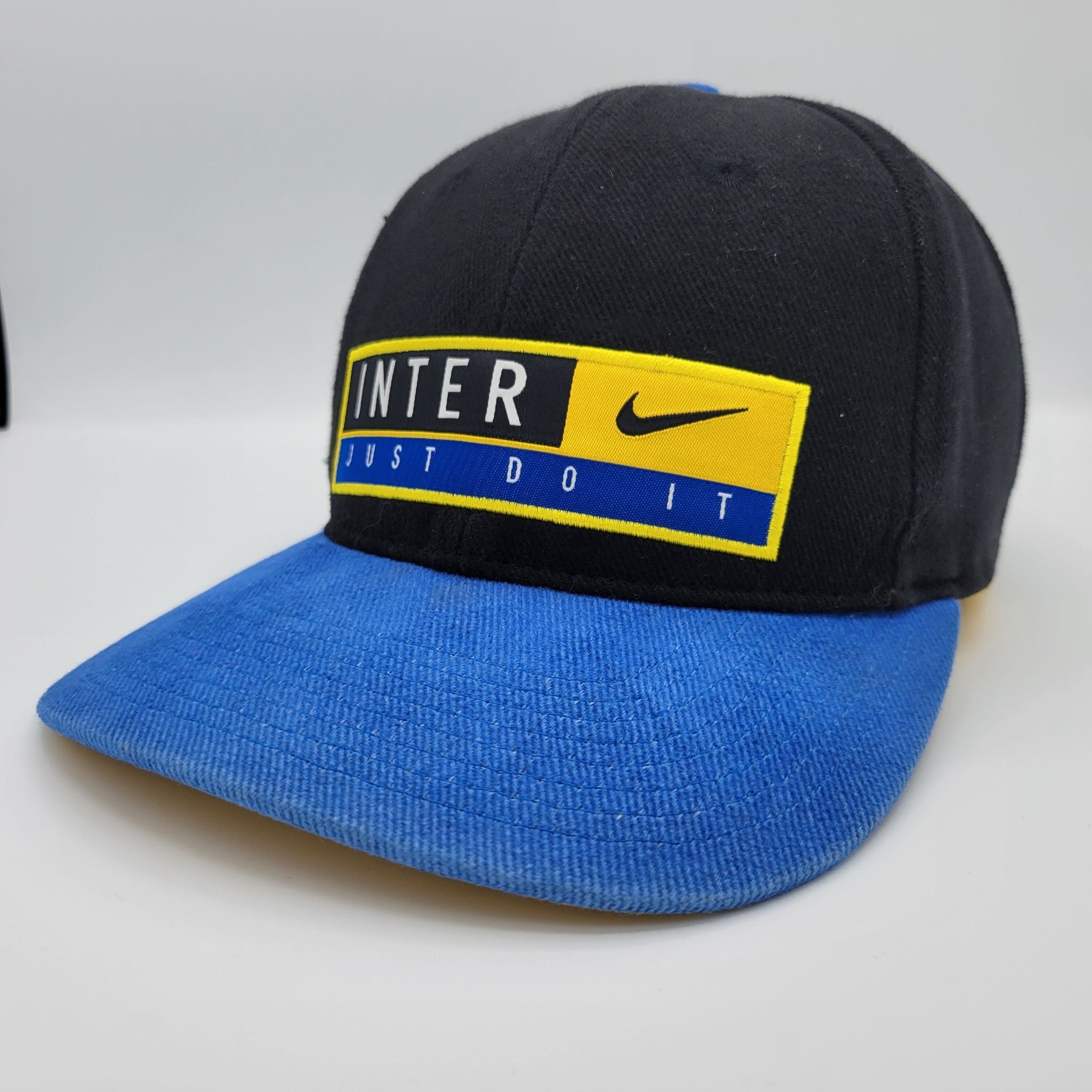 Haast je enthousiast Wegversperring Inter Milan Vintage 90s Nike Strapback Soccer Hat Black and Blue Baseb |  Shop THRILLING