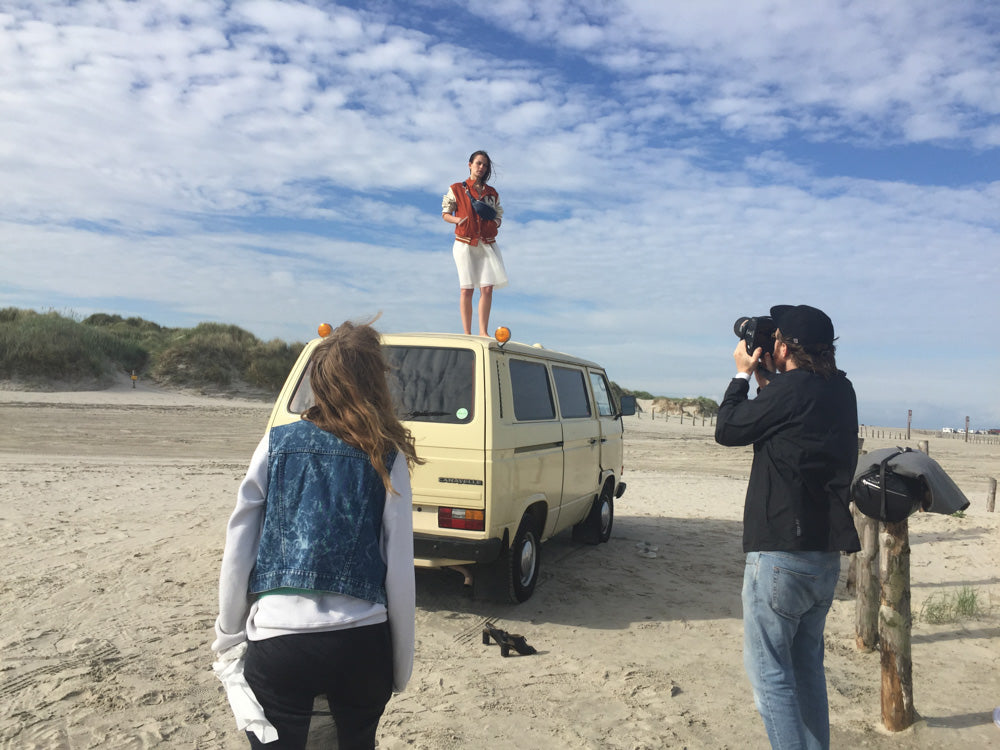 EARLY Lookbook Shoot 2017 Nicola Krämer, Franziska Brodhun, Marc Krause, Malaika Girke, Valerie Sietzy, Seaside, Ivory T3, Vanagon, Bully, VW, Beach, Nature, Boston Terrier