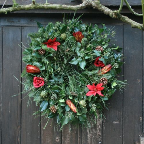 fresh christmas wreath, how to decorate your home for christmas