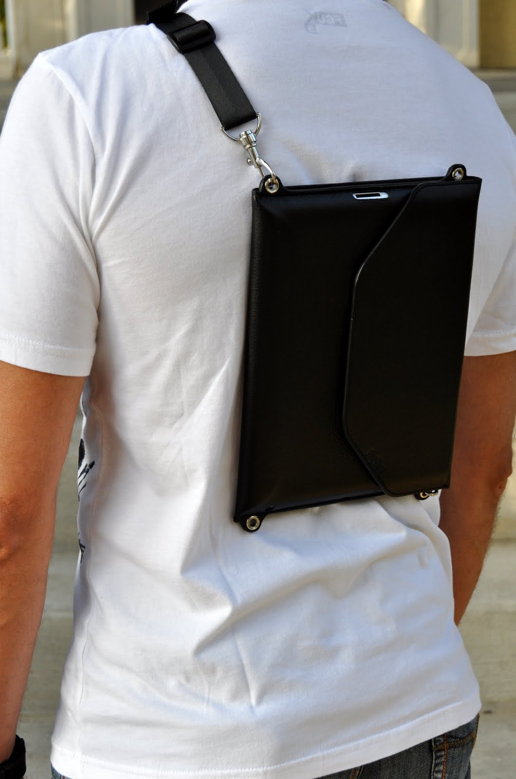 Across as a slim backpack for iPad