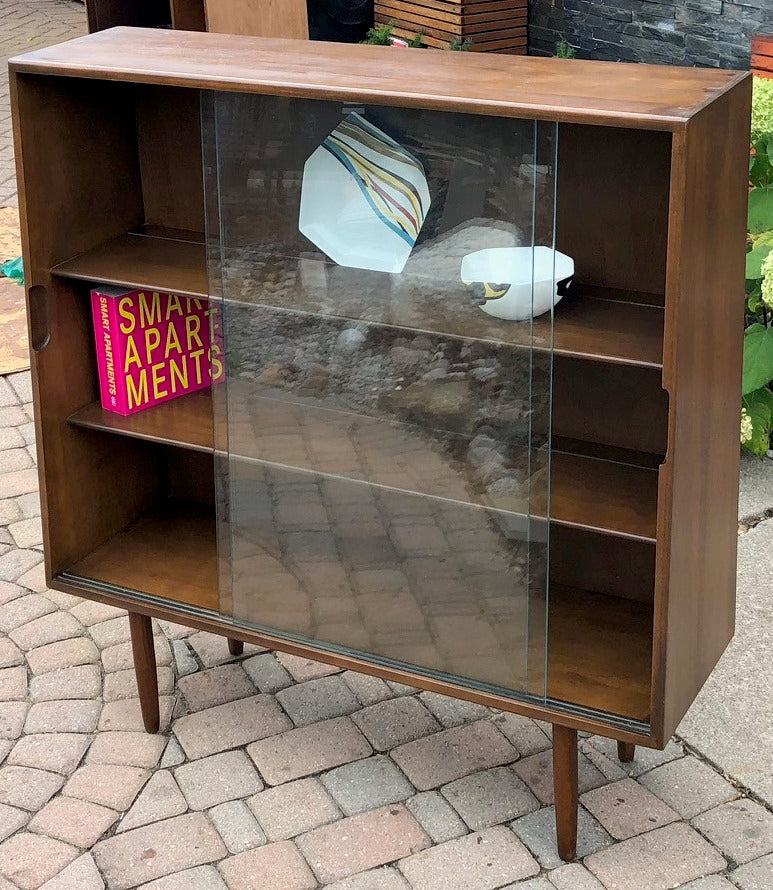 Mcm Ash Walnut Bookcase Display With Glass Doors Like New 40 5