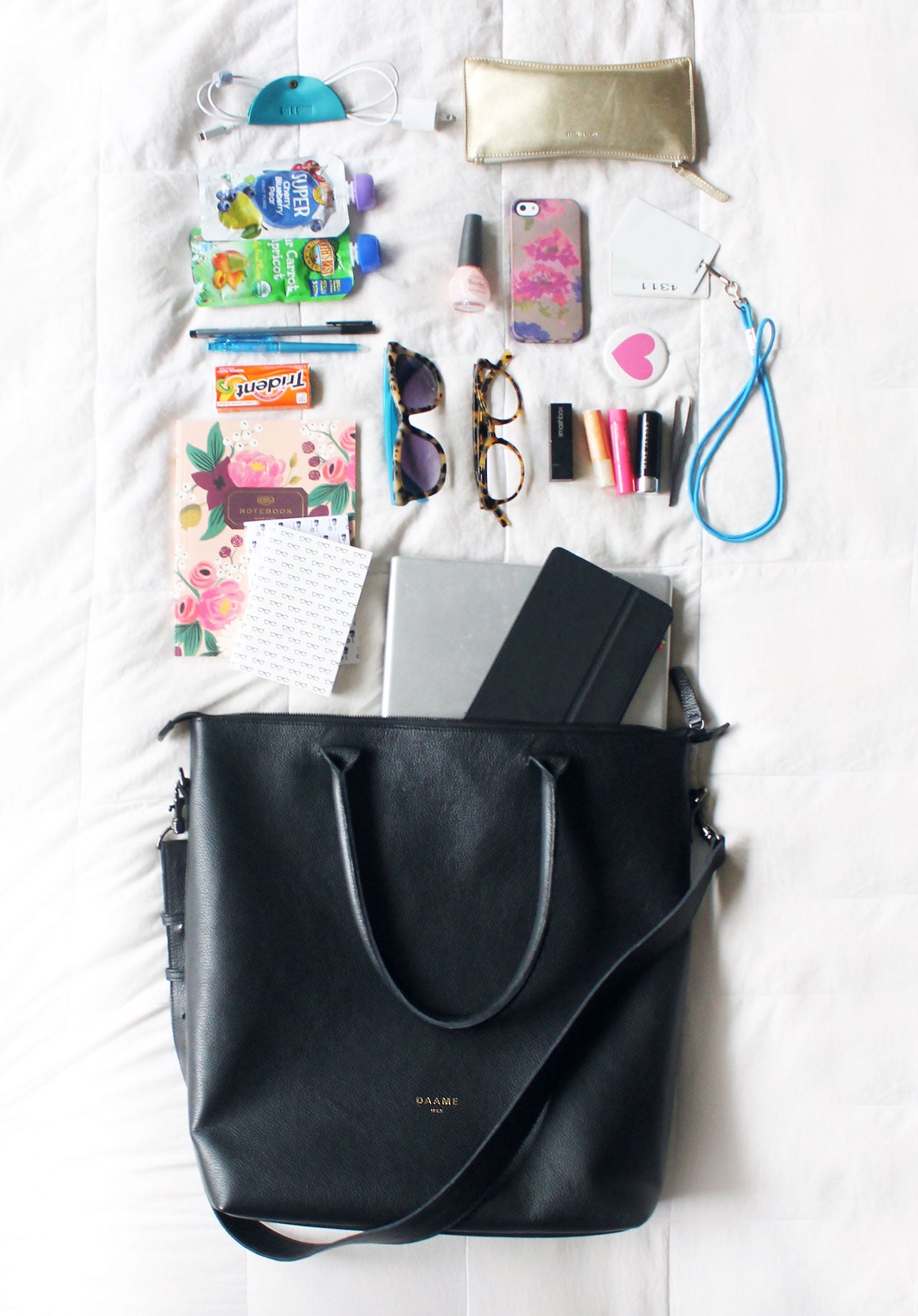 What's inside Daame leather laptop tote