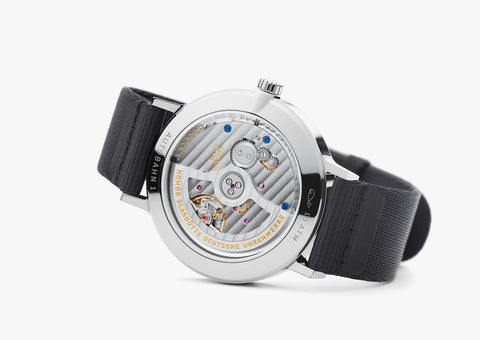 nomos-glashutte-watch-autobahn-neomatik-41-date-midnight-blue