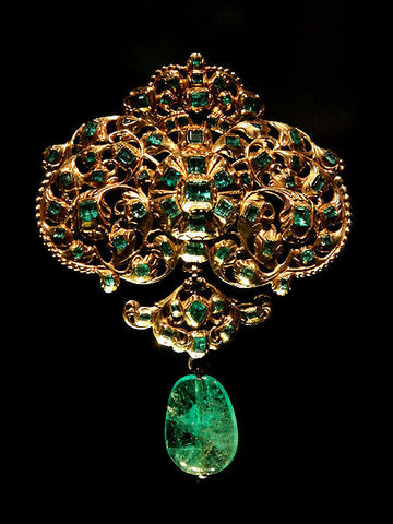 Gold, set with table-cut emeralds, and hung with an emerald drop from Colombia, currently exhibited at Victoria and Albert Museum