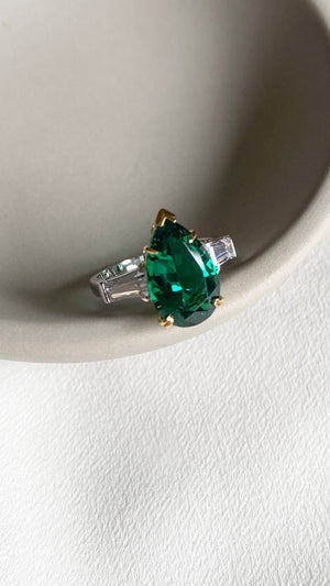 Lavinda Emerald Pear Trilogy Ring
