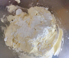 Icing Sugar & Cream Cheese
