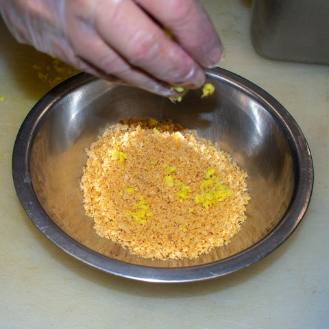 add minced ginger to pork dust