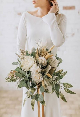 How to Match your Hand Bouquet with your Wedding Dress - Yenny Lee Bridal Couture