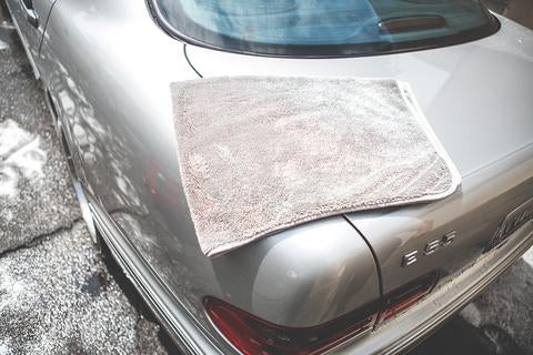 Using a Microfibre Drying Towel to dry a car.