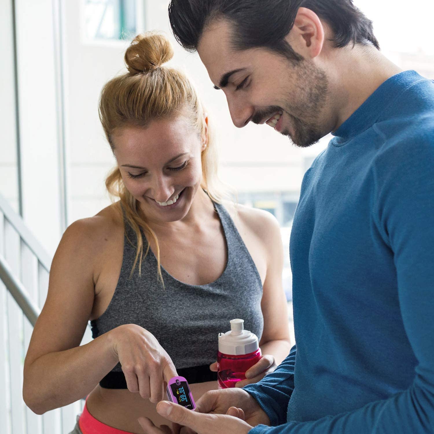  Two sports enthusiasts using the purple Zacurate 500E Premium Pulse Oximeter on a finger 