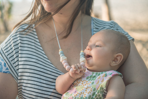 collar de lactancia - mamá y bebé