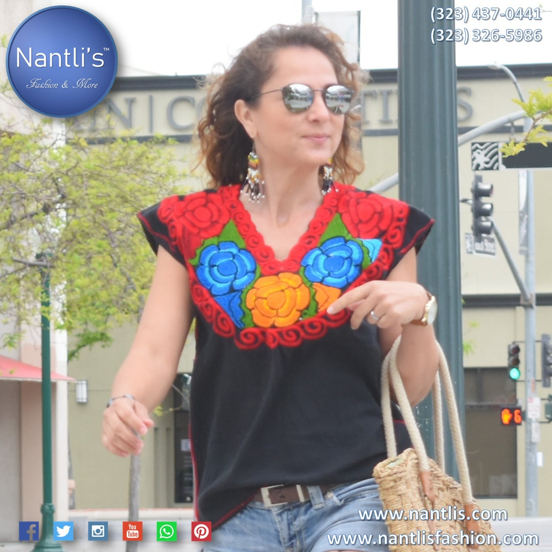 recepción haga turismo transportar Como combinar una blusa bordada? – Nantli's - Online Store | Footwear,  Clothing and Accessories