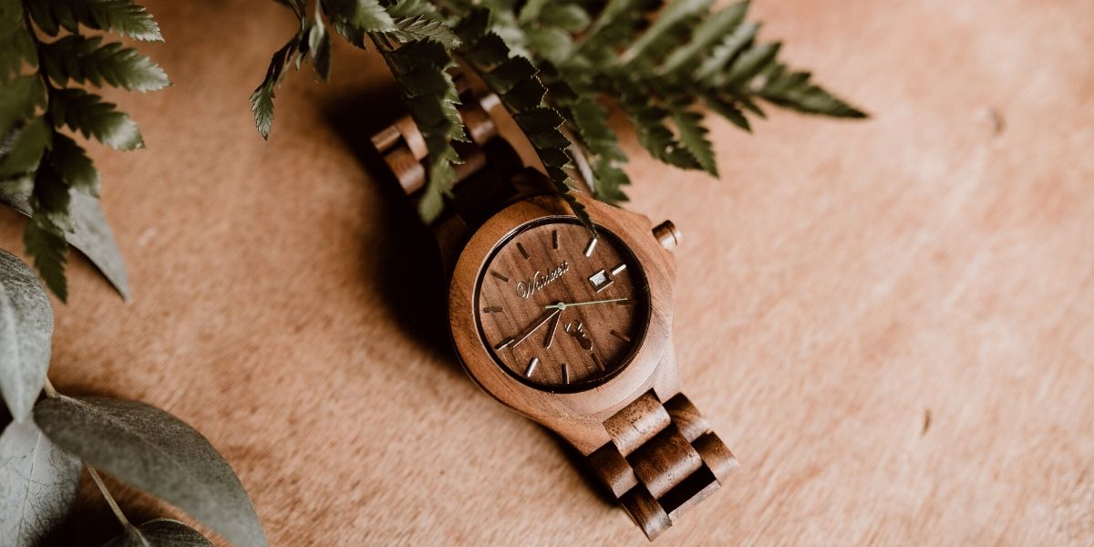 dřevěné hodinky dámské