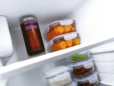 carrots-in-containers-in-refrigerator