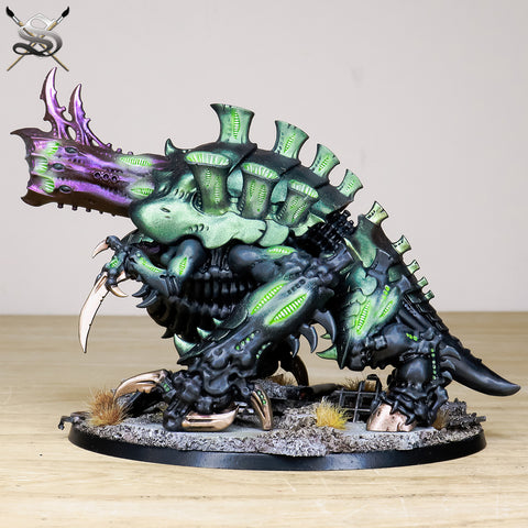 Games Workshop Tyranid Exocrine facing right, painted in Forrest Flux, Shifting Sands and Lunar Eclipse