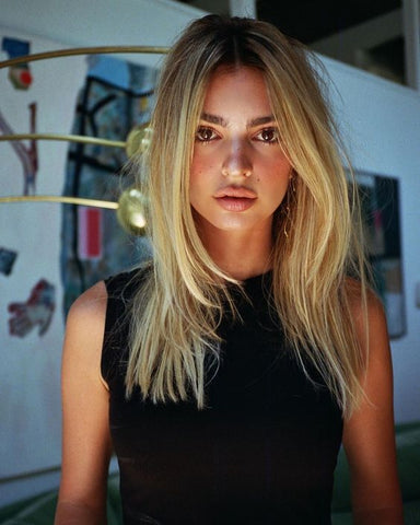 Emily Ratajkowski blonde balayage and face framing layers