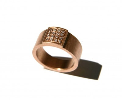 rosegold-and-diamond-ring