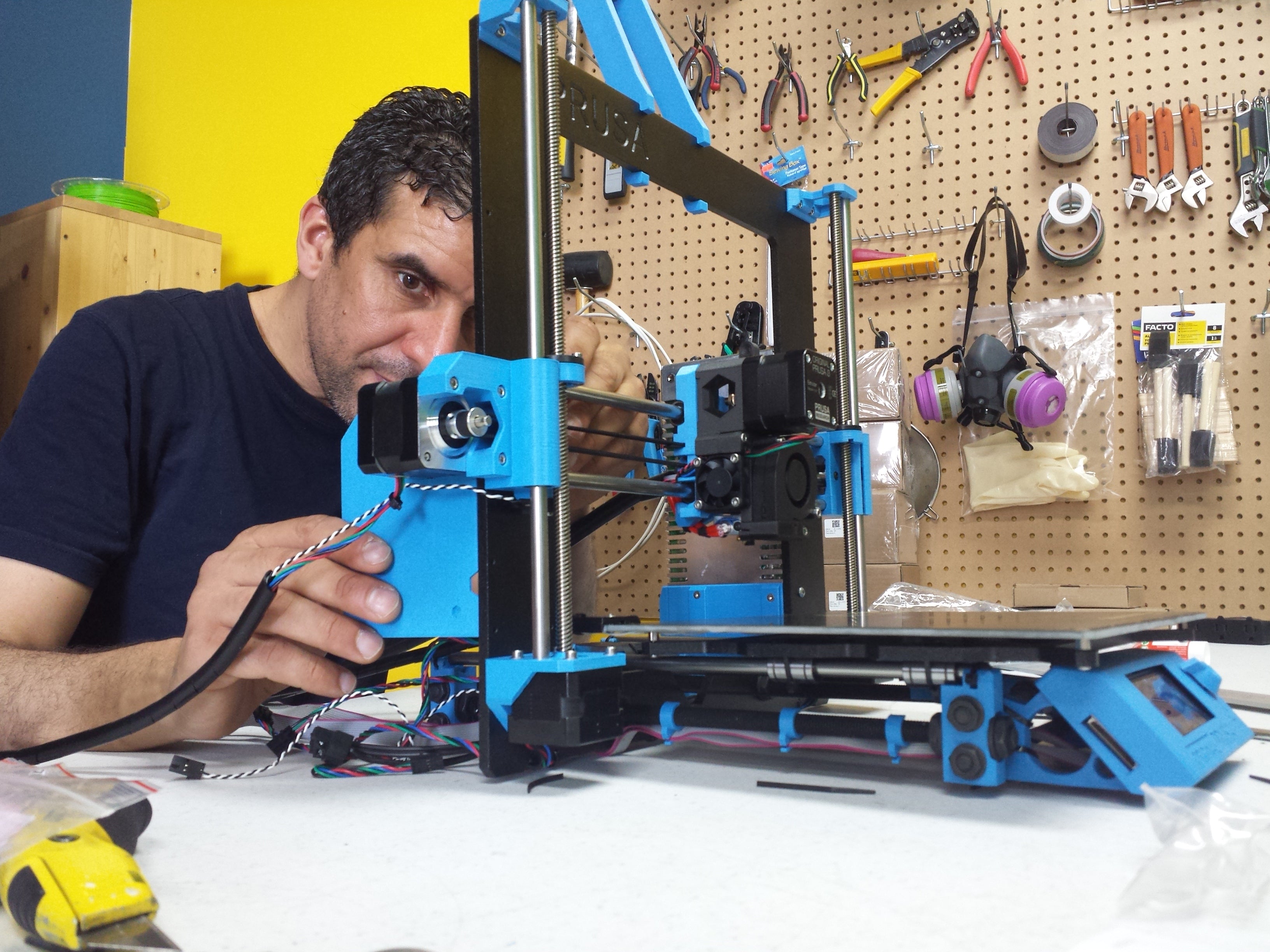 Picture of Voxel Factory assembling a Prusa i3 MK2 3D Printer