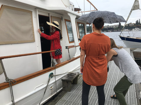 rainy photoshoot in seattle on a vintage sailboat in lake union