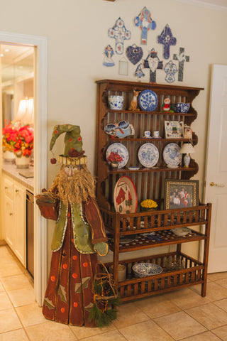 Country Christmas Plate Display 