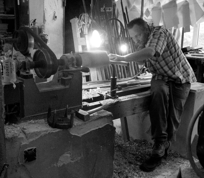 Turning the mould on the lathe