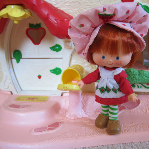 Mailbox on Strawberry Shortcake Berry Happy Home