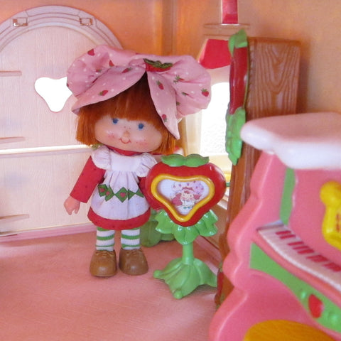 Berry Fancy Fun Room TV in Happy Home dollhouse