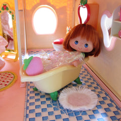 Berry Bubbly Bath from the Strawberry Shortcake Berry Happy Home dollhouse