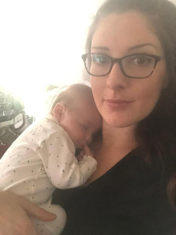 breastfeeding journey of a new mum. Bottle feeding and breastfeeding combined