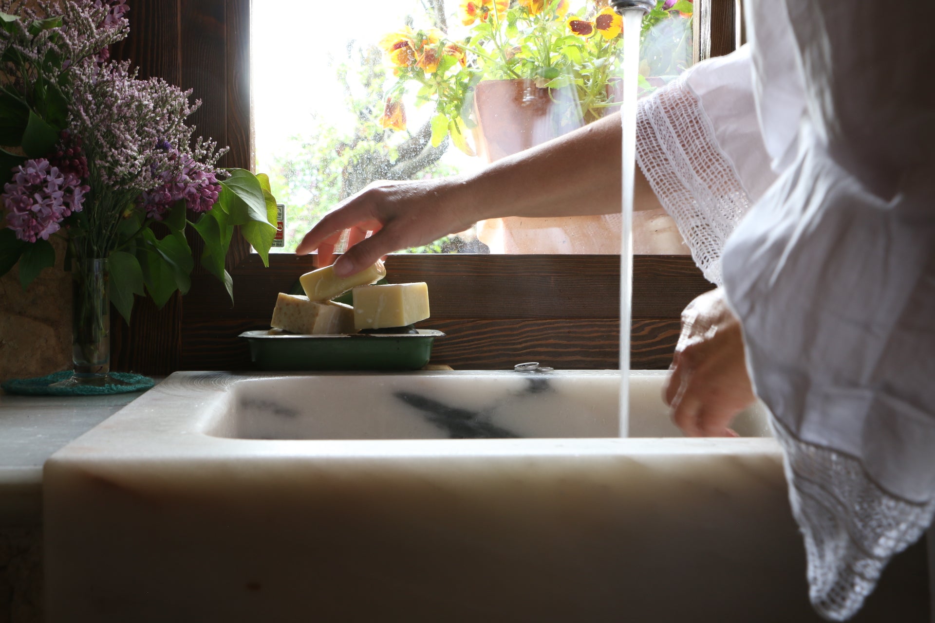 Natural and moisturizing soaps for dry hands
