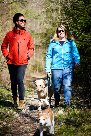 BOLLI-Dog-Owner-Jacket-walk-through-forest-outside-healthy