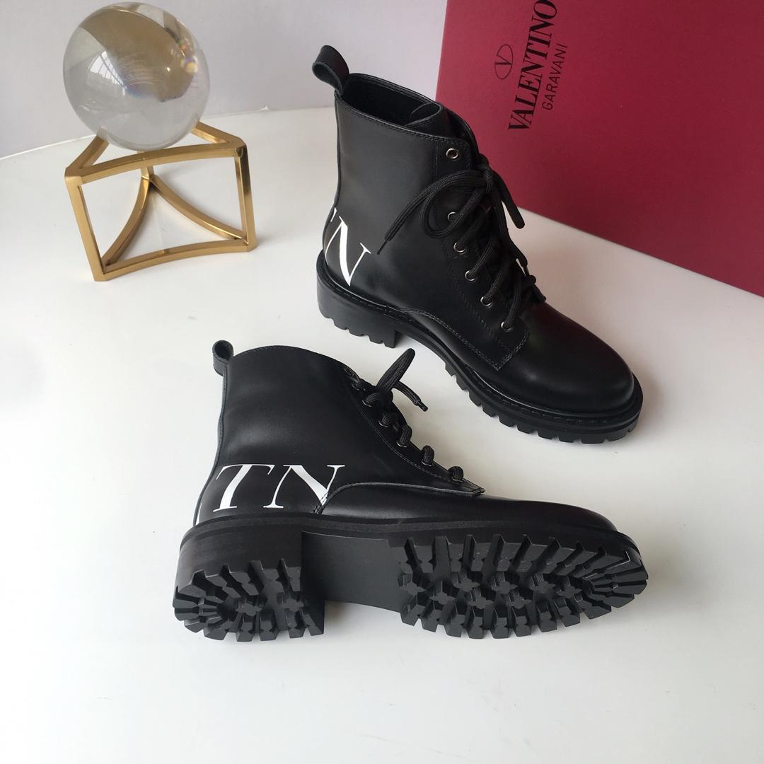 boots valentino