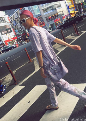 Rila Fukushima wearing Thela Mini Bag Grey Shoko for meli melo