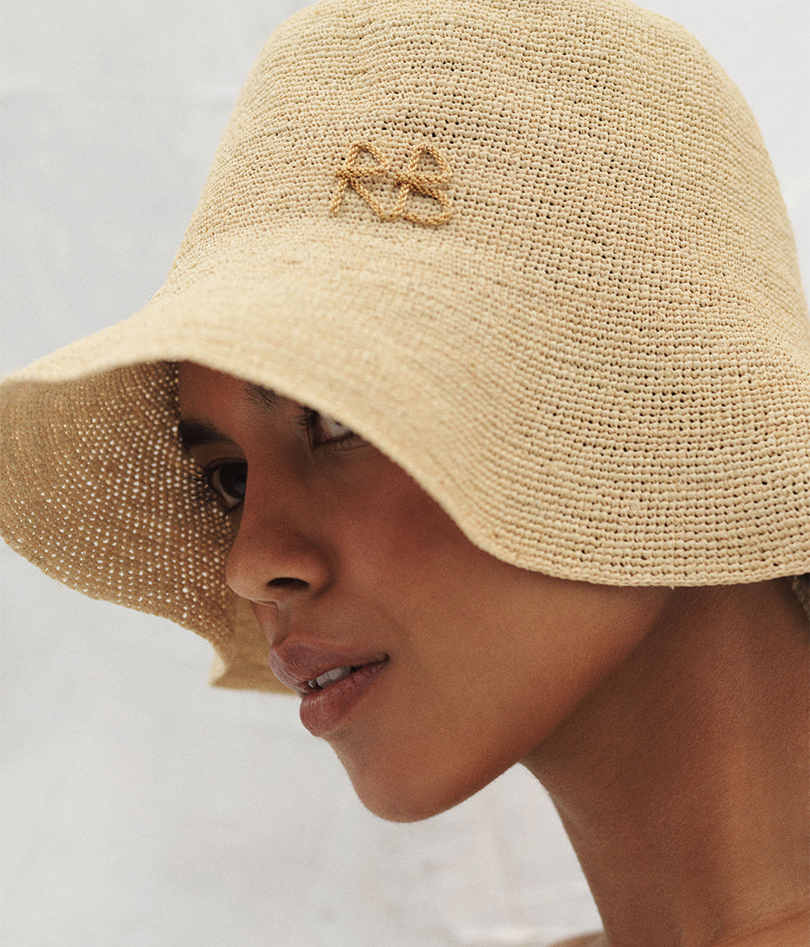 bucket brim hat