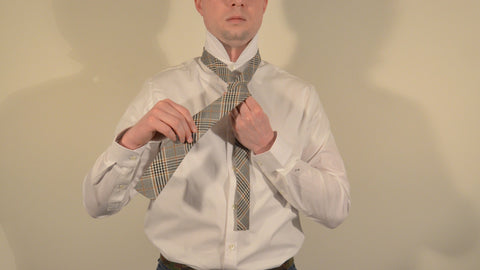 how to tie a tie step 3