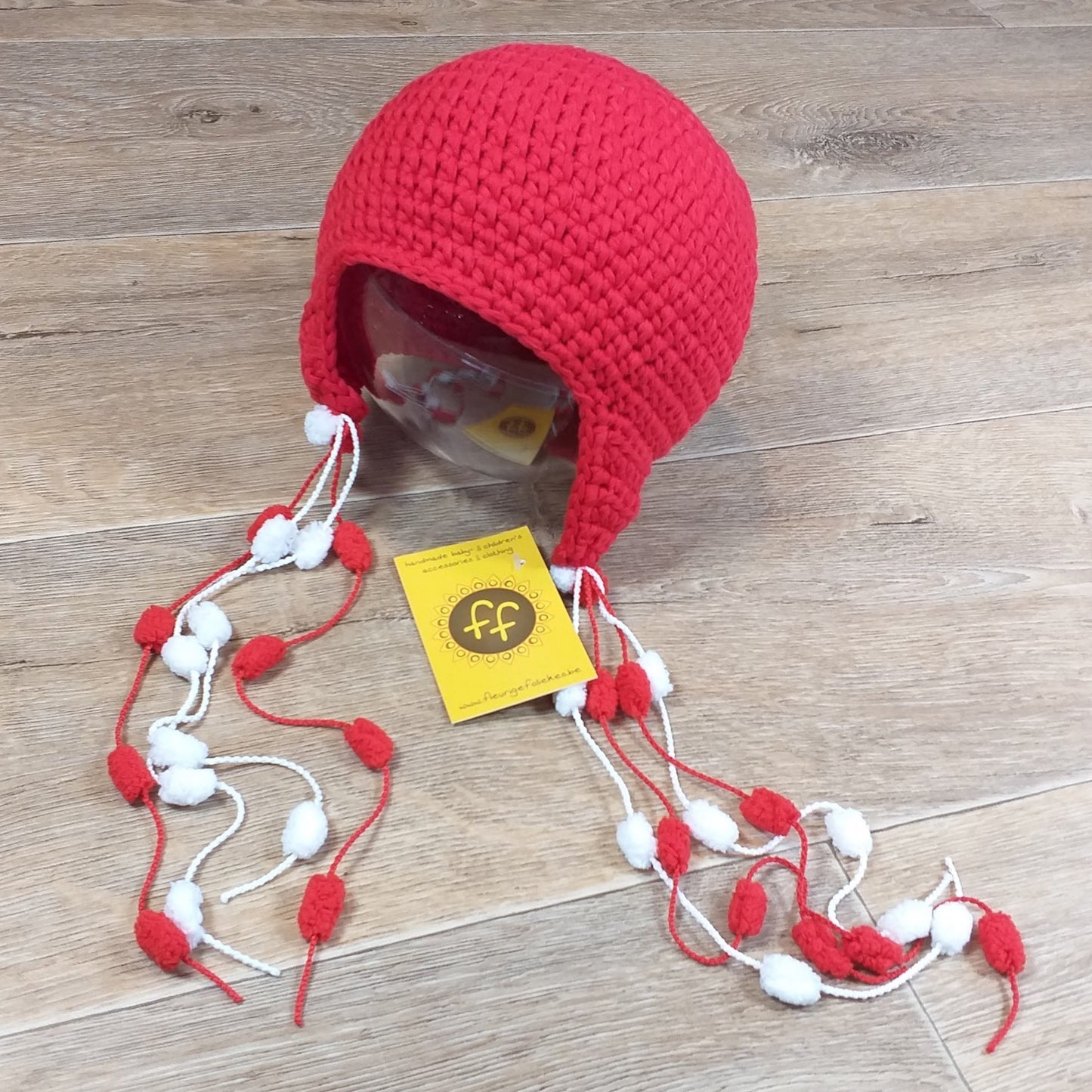 Gehaakte kindermuts met pompons
