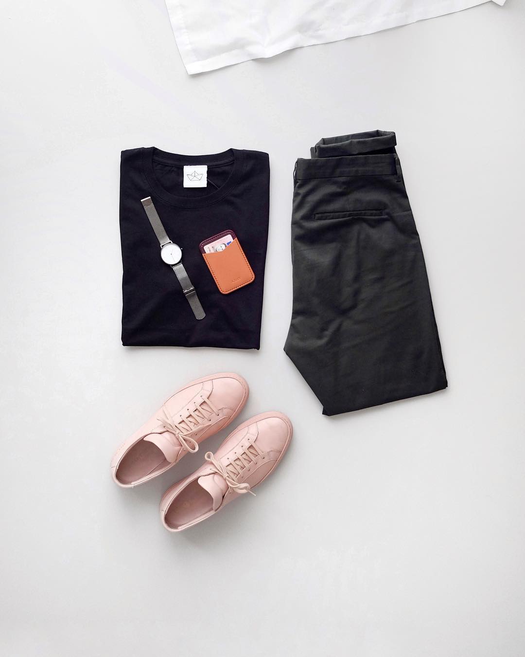 Love wearing black t-shirt? Then you are going to these amazing black t-shirt outfits we've curated for you today. #black #tshirt #mens #fashion #street #style