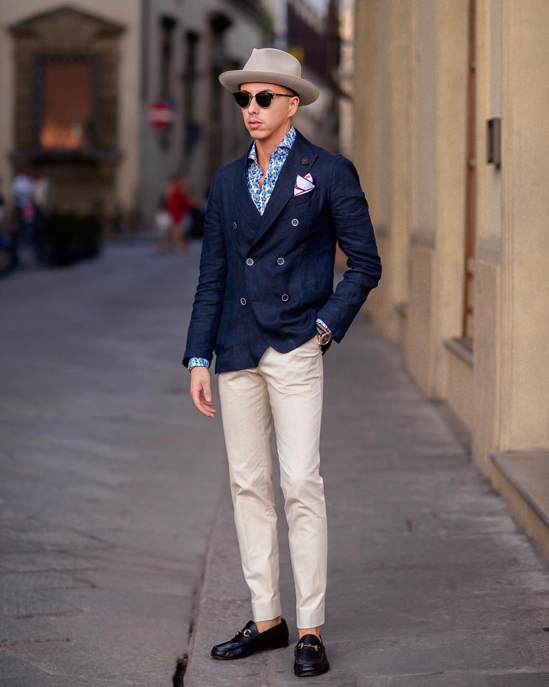 Love wearing beige pants? Look no further. We've curated 5 most amazing beige outfit ideas for men that you won't want to try. #beige #pants #outfits #mens #fashion #street #style